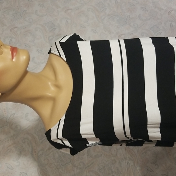 XL Inc. B & W Stripped Top - Picture 2 of 7